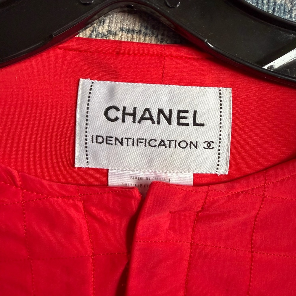 CHANEL Vibrant Red Quilted blazer Jacket size 42 vintage